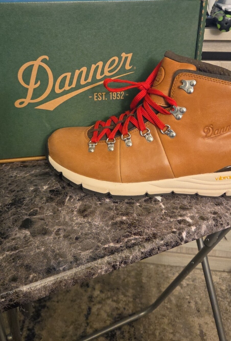 Danner Men's Tan Leather Chukka Boots with Red Laces